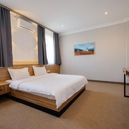 281 Hotel Бишкек Экстерьер фото